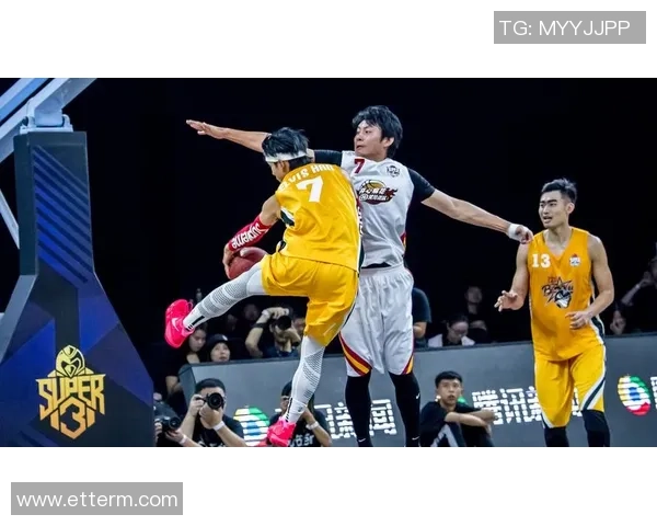 腾讯企鹅足球明星赛盛典揭幕球迷齐聚共享激情与荣耀