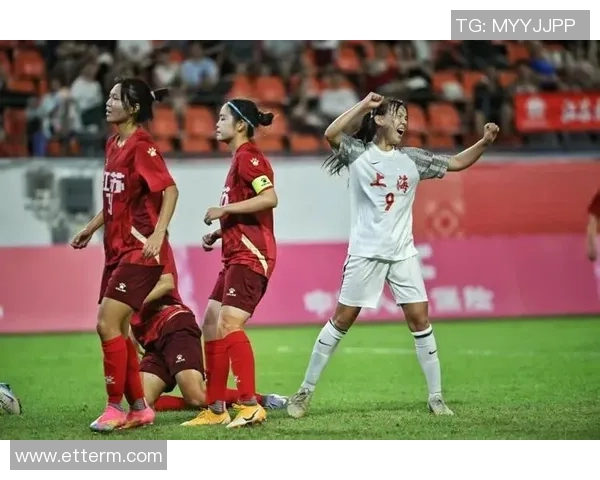 赛后分析:上海足球队与成都足球队在比赛中的战术灵活性对比探讨 赛后分析:上海足球队与成都足球队在比赛中的战术灵活性对比探讨