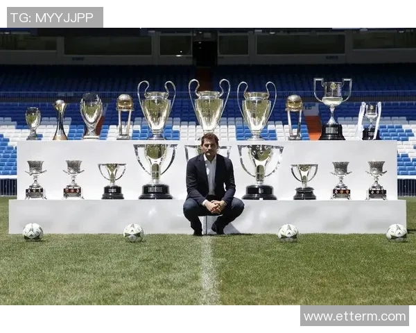 足球明星卡西的精彩瞬间与职业生涯回顾图片展览 足球明星卡西的精彩瞬间与职业生涯回顾图片展览