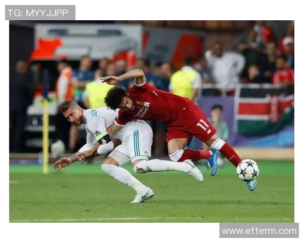 足球明星在比赛中意外踢人引发争议视频曝光引发热议 足球明星在比赛中意外踢人引发争议视频曝光引发热议