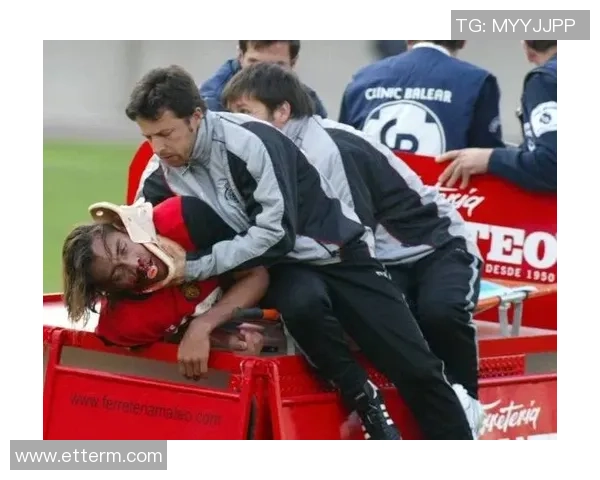 足球明星意外伤人瞬间真实照片曝光引发热议与讨论 足球明星意外伤人瞬间真实照片曝光引发热议与讨论