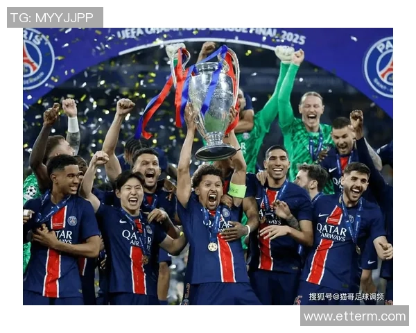 足球明星璀璨瞬间集锦展现球场风采与荣耀时刻的精彩照片合集 足球明星璀璨瞬间集锦展现球场风采与荣耀时刻的精彩照片合集