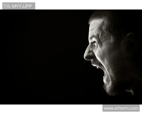 足球明星灰色头发女的魅力与风采揭秘,如何在绿茵场上绽放光彩 足球明星灰色头发女的魅力与风采揭秘,如何在绿茵场上绽放光彩